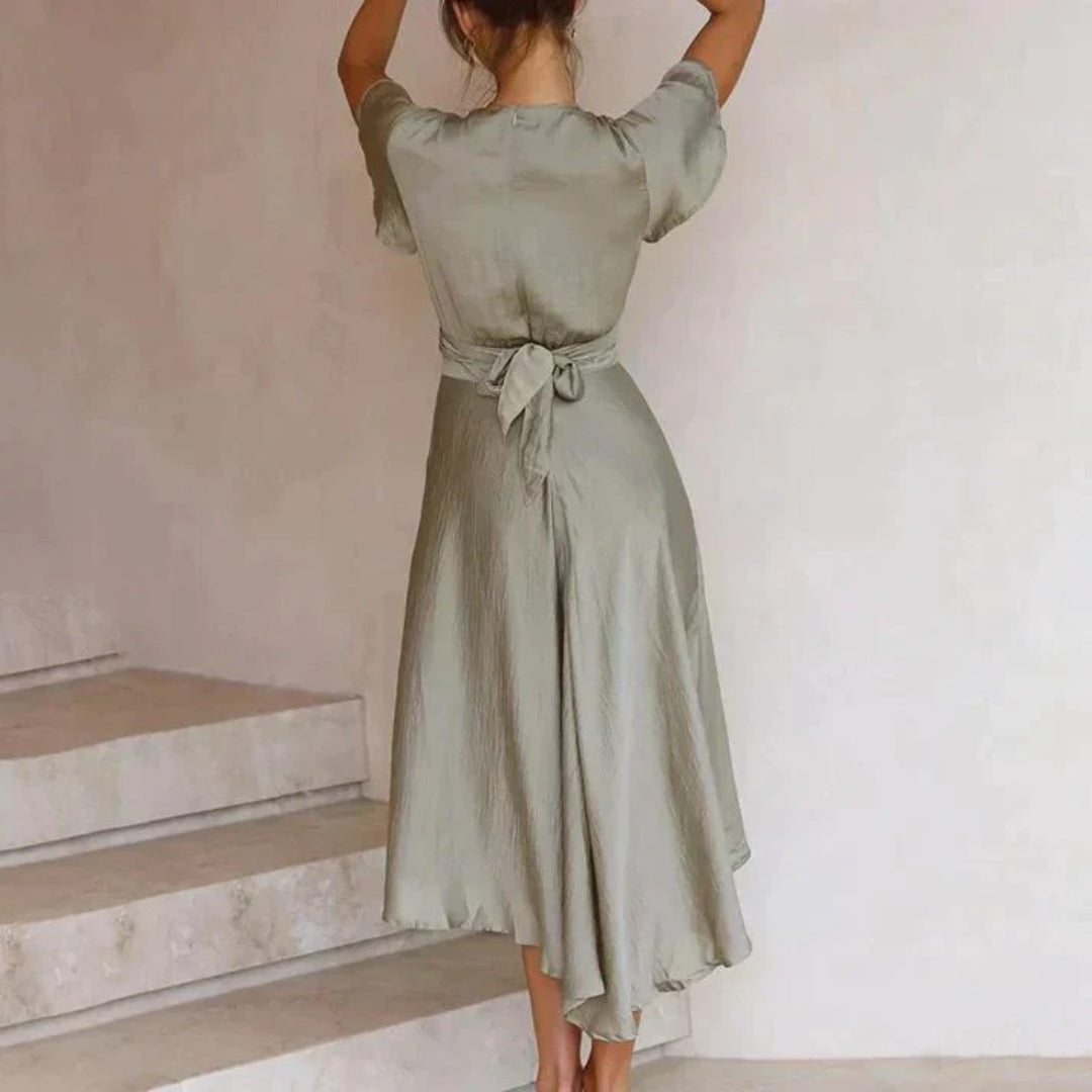 V-neck dress with ruffled sleeves and tie knot