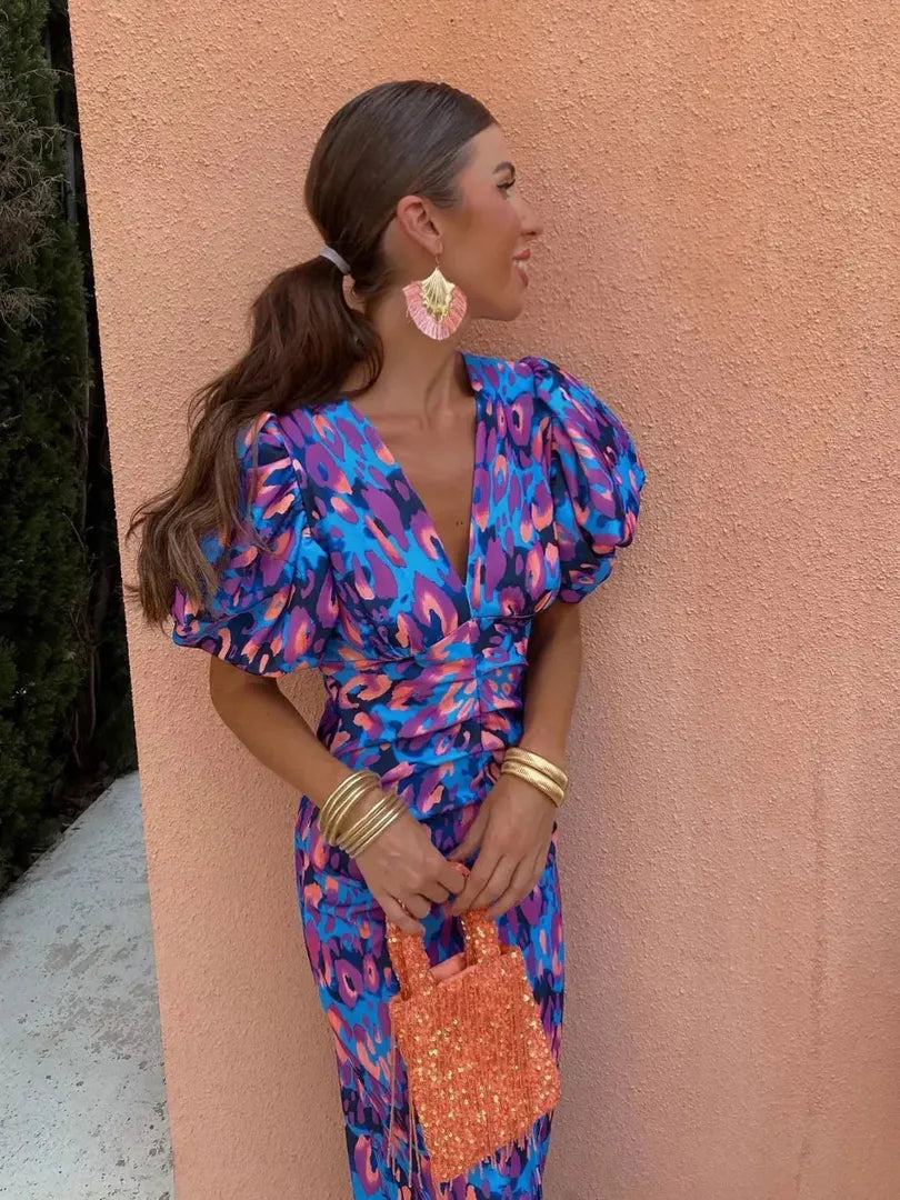 Midi dress with print, puff sleeves, and V-neckline